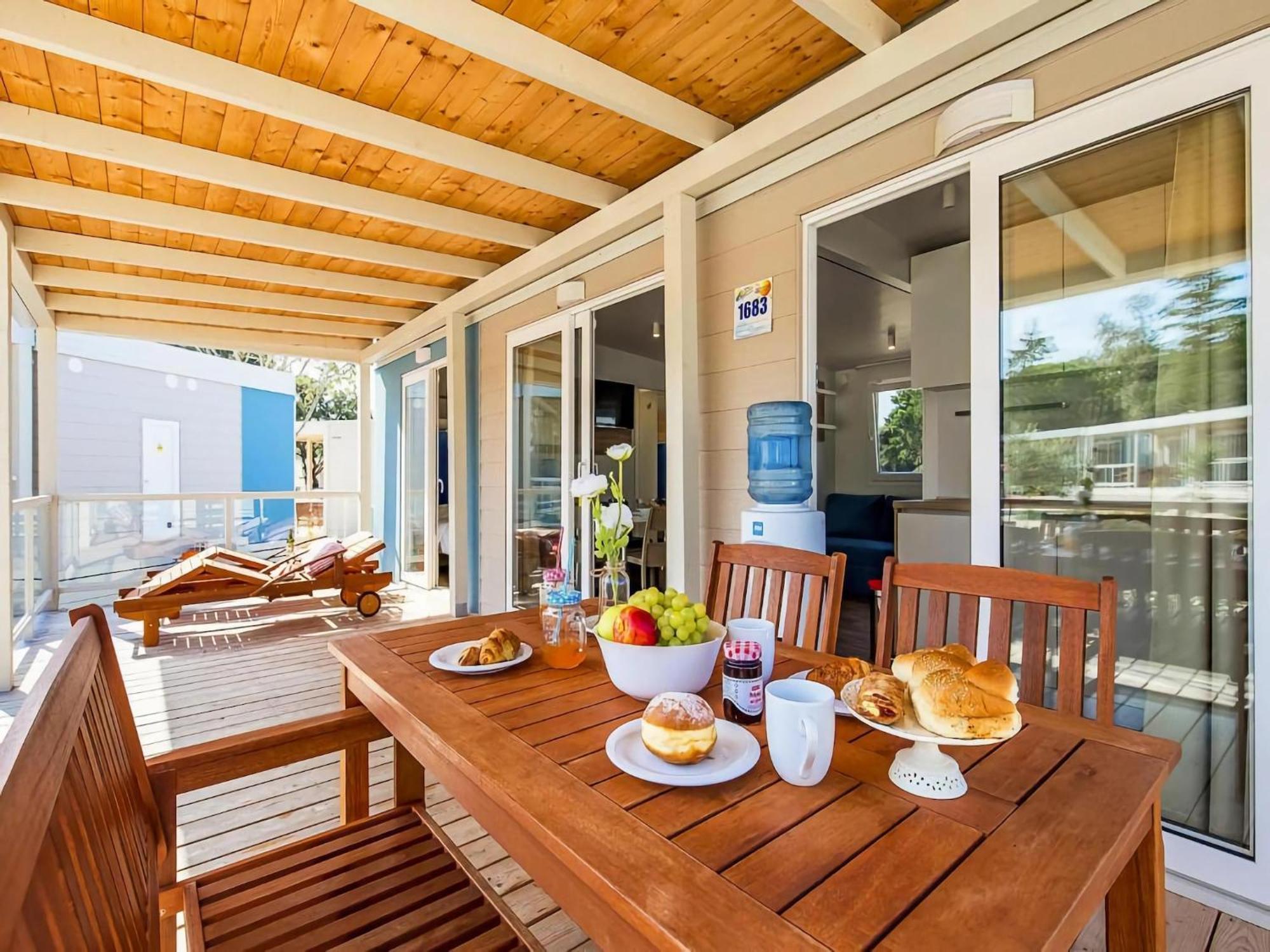 Mobile Homes Mediteran In Caravan Park Strasko, Novalja Exterior photo