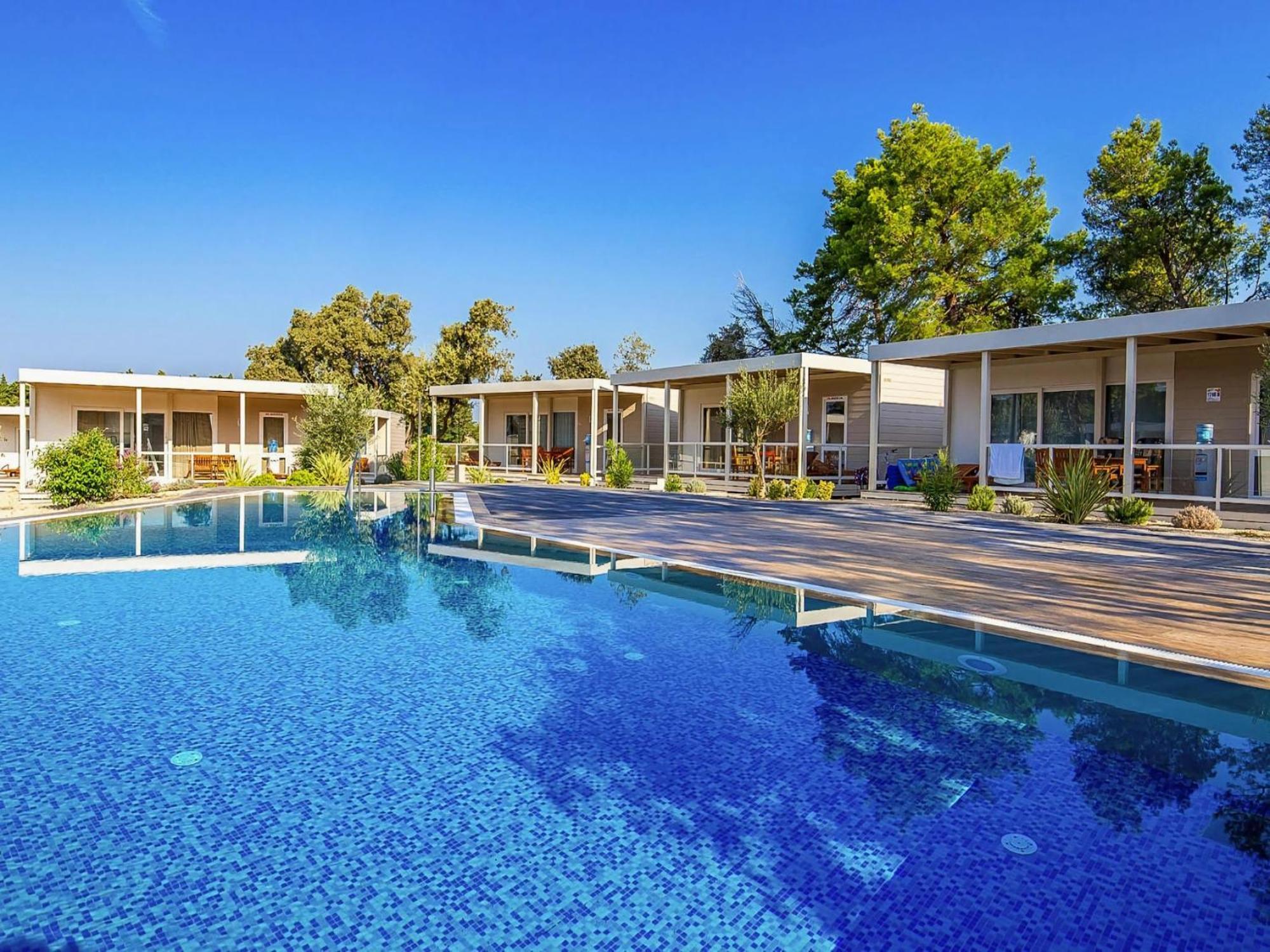 Mobile Homes Mediteran In Caravan Park Strasko, Novalja Exterior photo